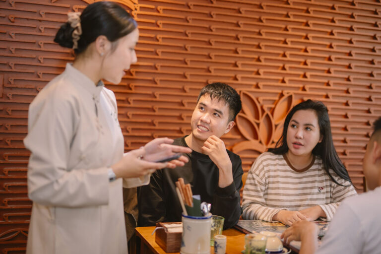 Phục vụ tận bàn