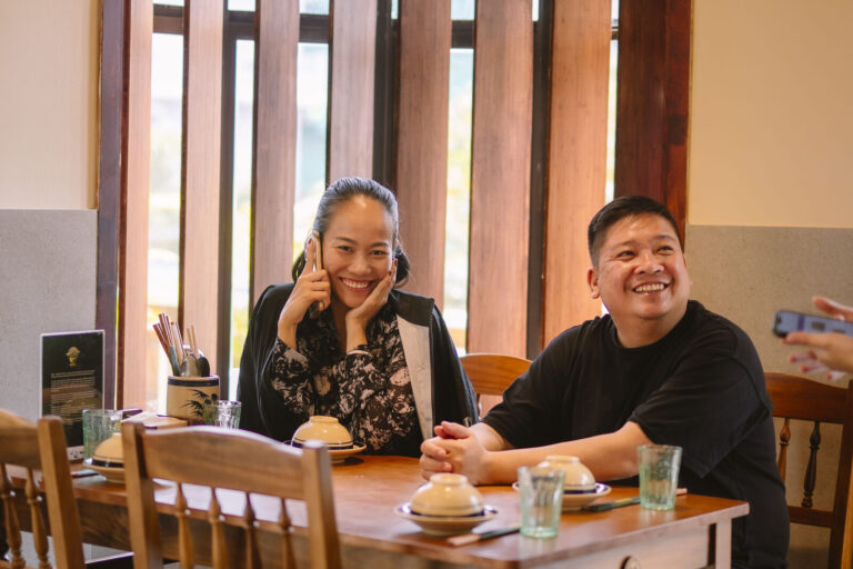 Bữa trưa bên cửa sổ