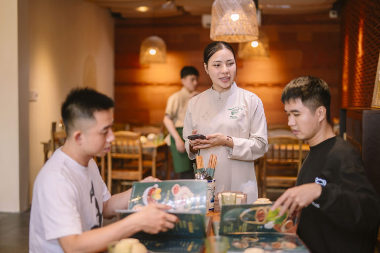 Chọn món cùng bạn bè