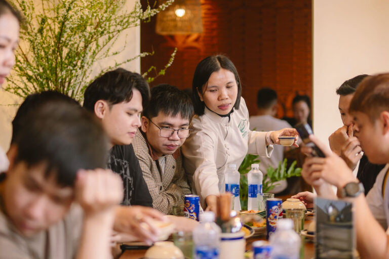 Nhóm bạn trẻ