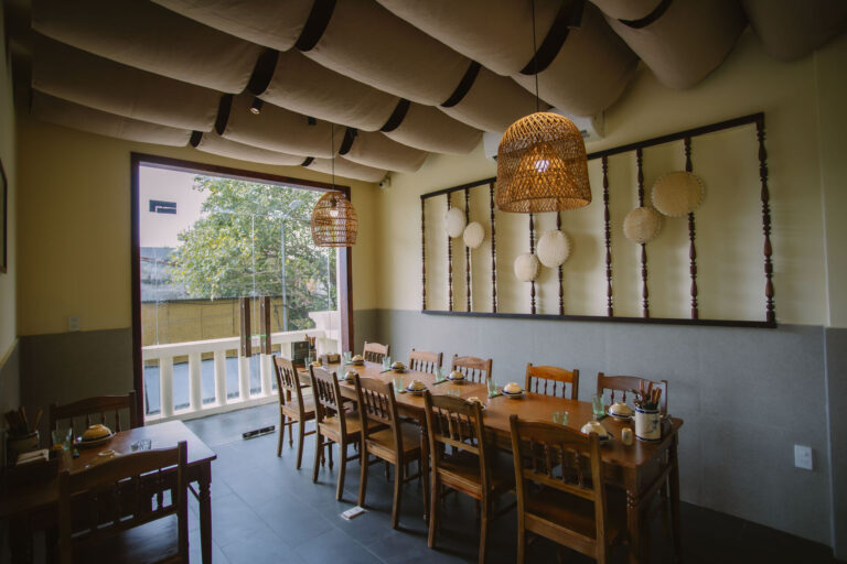 Phòng bên cửa sổ